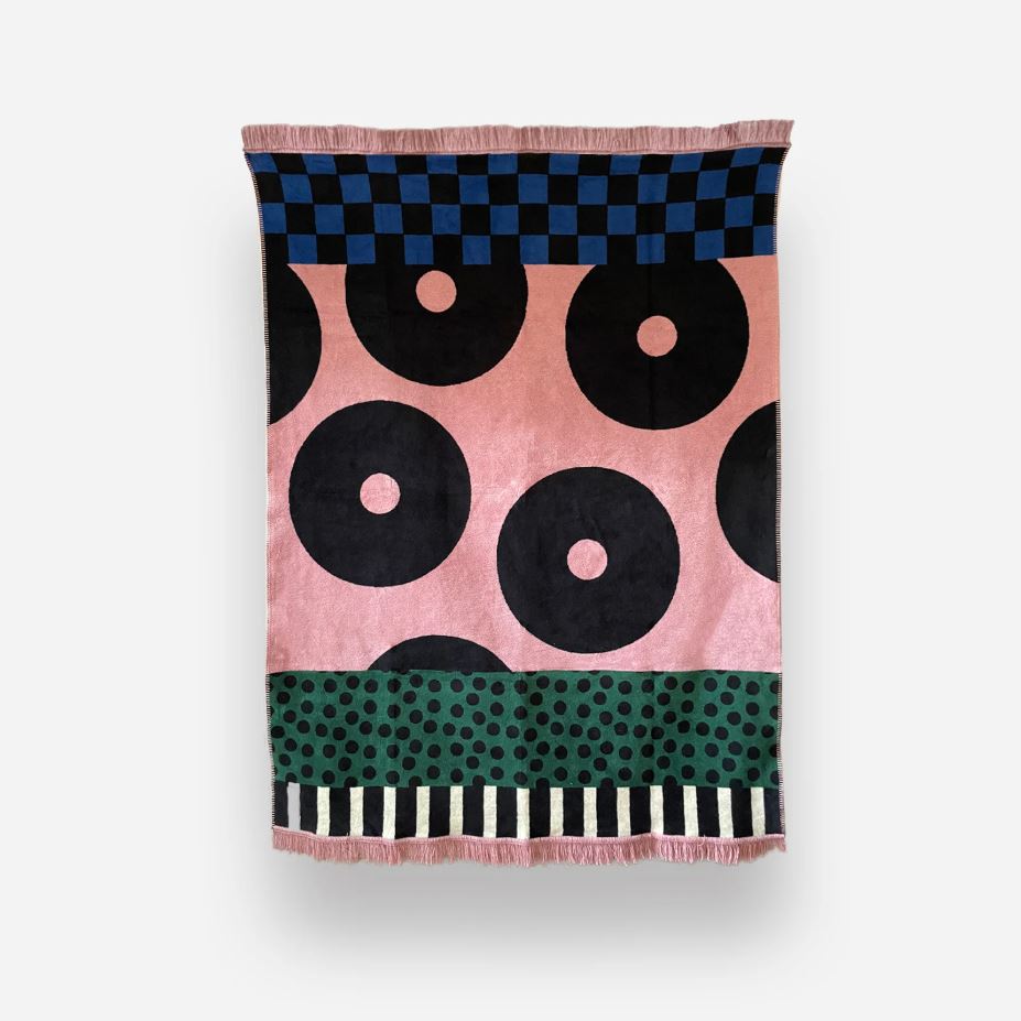 Koc 150 x 200 CAREGIVER BLACK DONUT HOGAI - obrazek 2