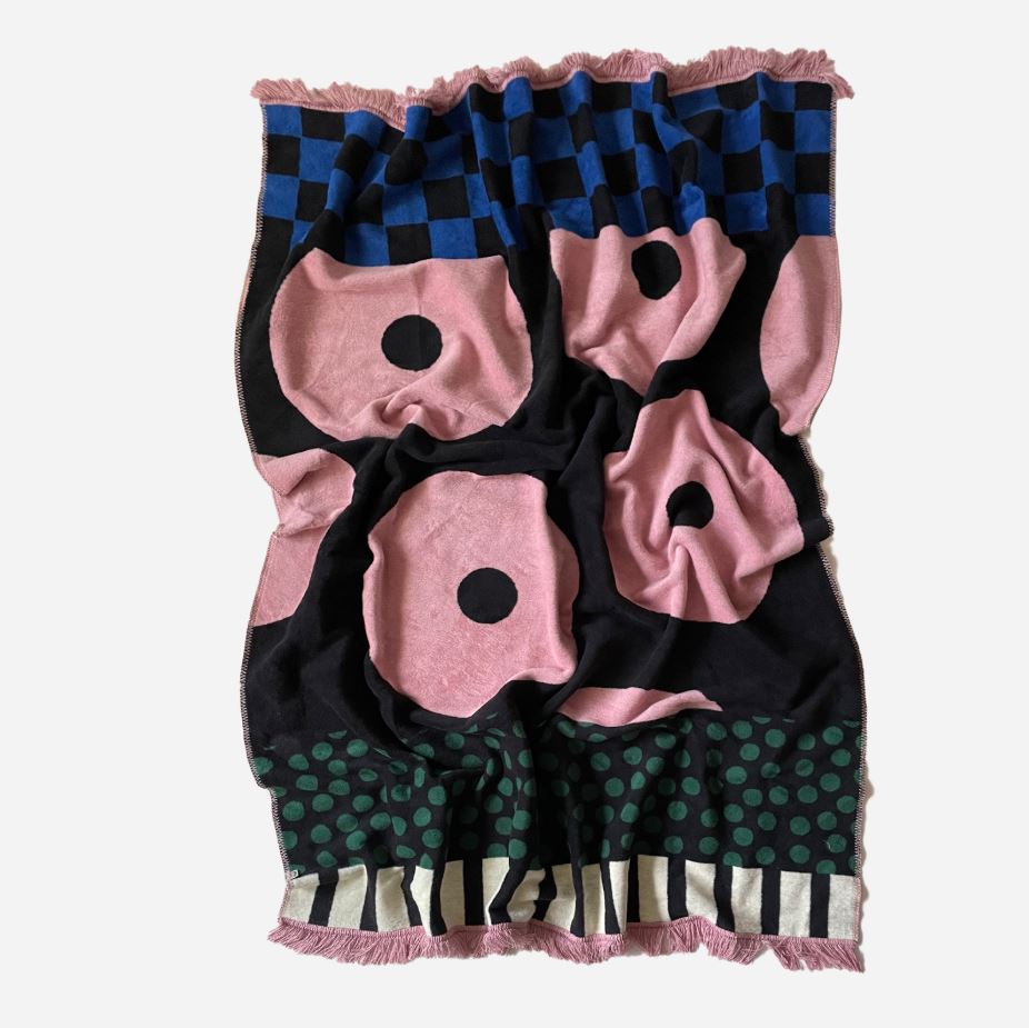 Koc 150 x 200 CAREGIVER BLACK DONUT HOGAI - obrazek 4