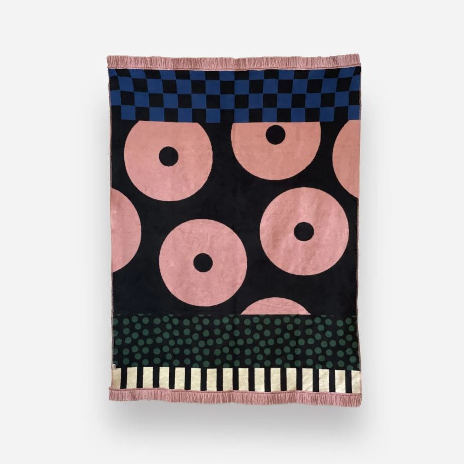 Koc 150 x 200 CAREGIVER BLACK DONUT HOGAI